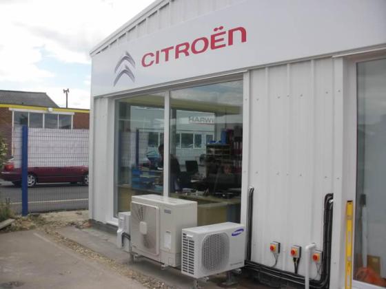 Car dealership showroom for Richmond Cars Portsmouth dealership-showroom-sthy-03