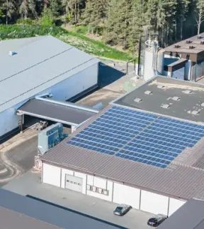 Temporary building with solar panels