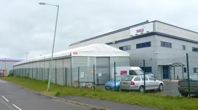 Temporary storage building