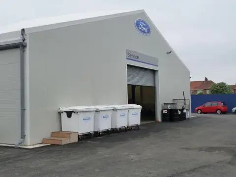 motor car showroom tpben 11