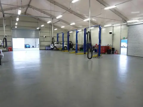 motor car showroom tpben 09
