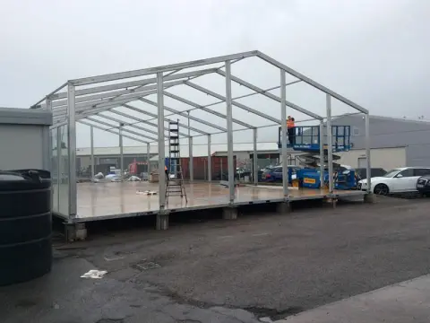 temporary car showroom tphaw 02