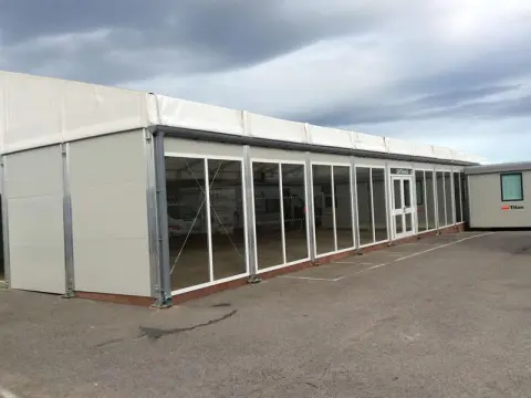 temporary car showroom tphaw 05