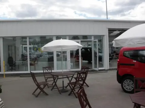 dealership showroom sthy 06