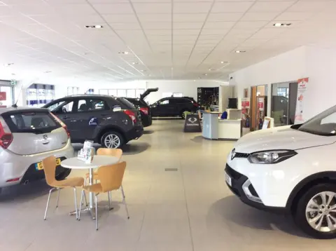 new vehicle showroom stfgb001 4