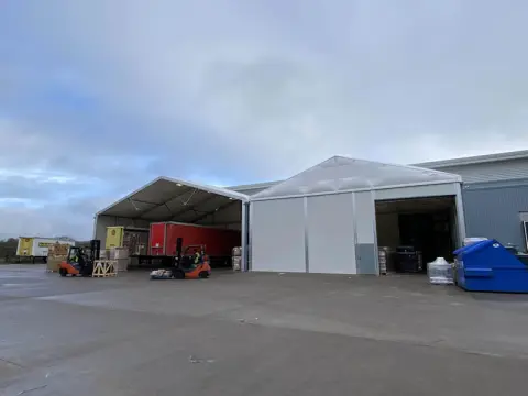 loading bay avo002 2 4
