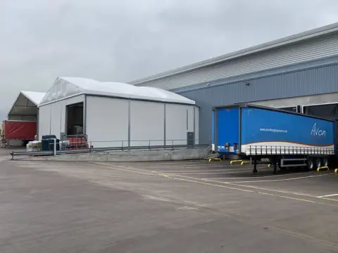 loading bay avo002 2 5