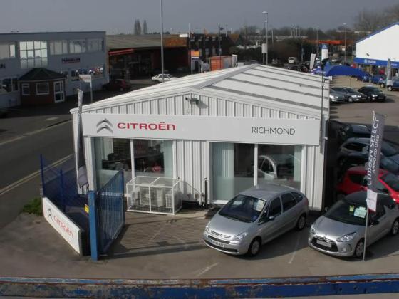 Richmond Motors Hyundai Showroom / Office Complex dealership-showroom-sthy-09