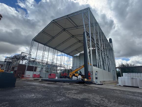 Very tall temporary building Very tall temporary building under construction